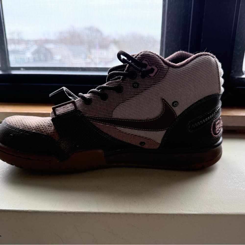 Cactus TRAVIS.SCOTT NIKE  Men's Brown and Black Sneakers